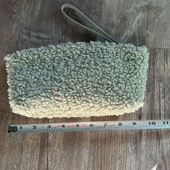Universal Thread sea foam green Boucle Wristlet Sherpa  Bag Zipper NWT - Picture 2 of 6